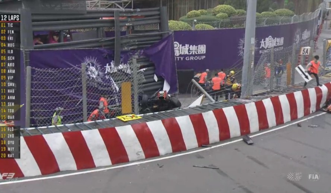 Тежка катастрофа прекъсна последния старт от предизвикателното състезание Macau GP