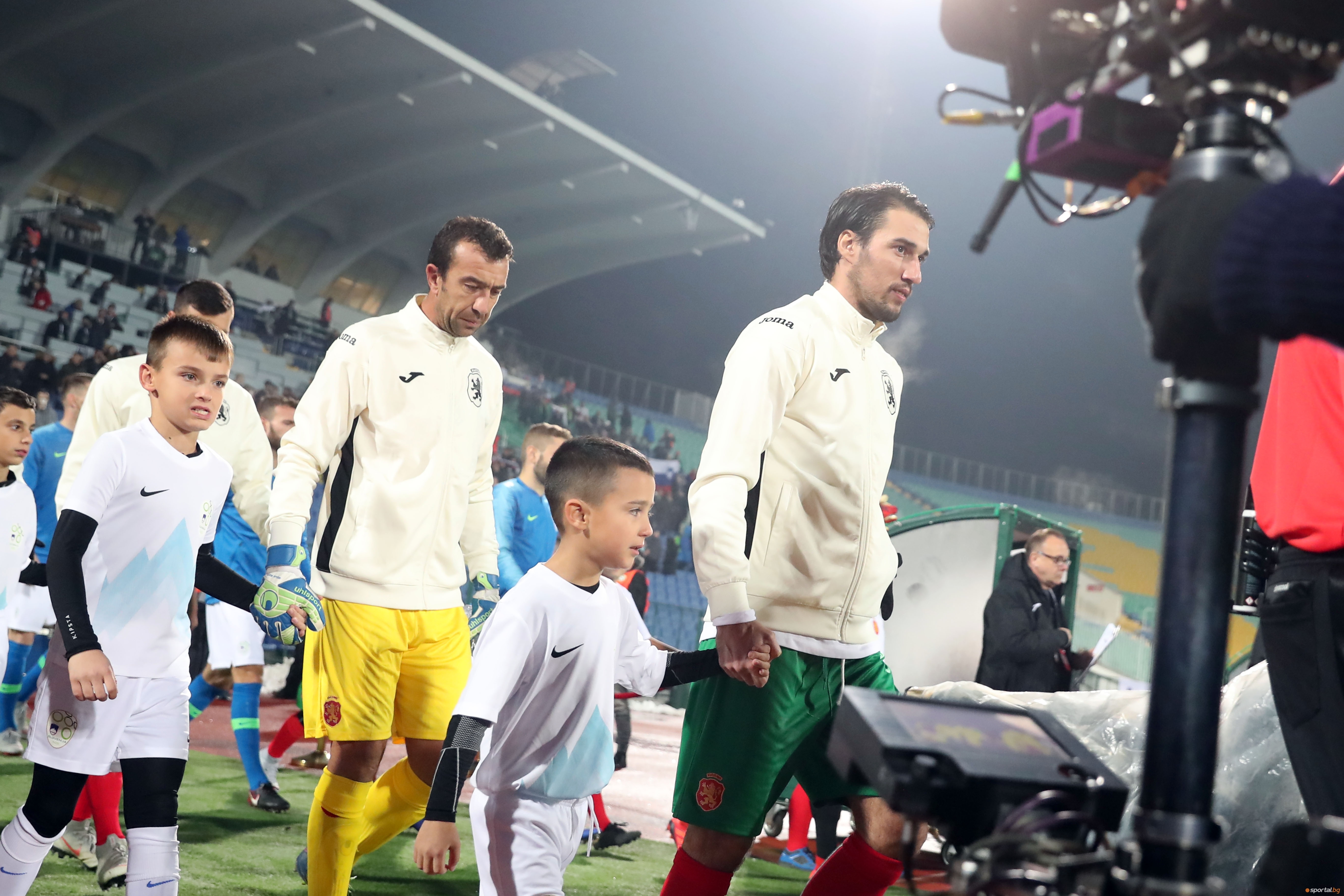 Мачът на България със Словения снощи предизвика сериозен мениджърски интерес.
