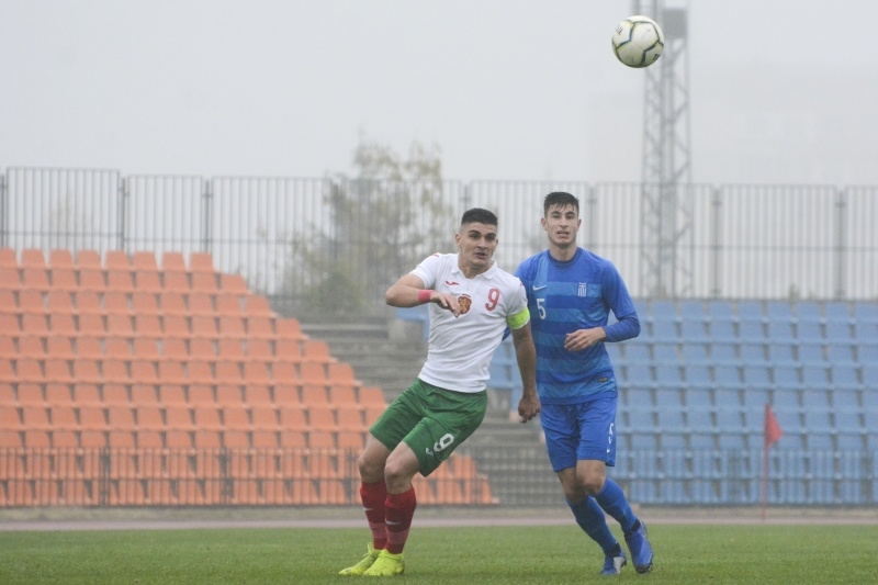 България (U19) и Гърция (U19) играят при 0:0 мач от