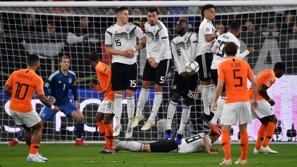 Германия не успя да запази два гола преднина срещу Холандия
