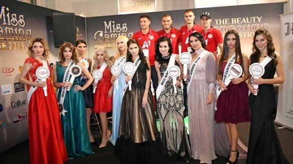Четирима футболисти на ЦСКА София предизвикаха фурор с присъствието си на Балканското