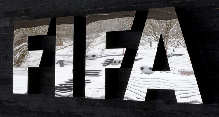 Член на Етичната комисия на ФИФА е отстранен временно от