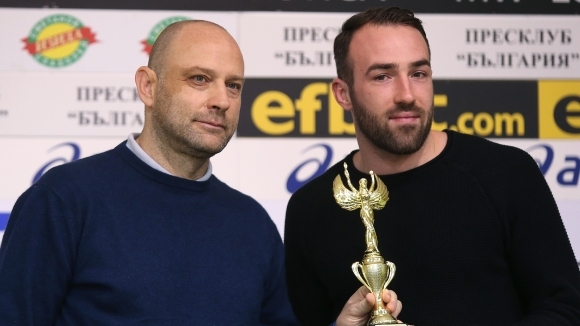 Старши треньорът на баскетболния Левски Лукойл Константин Папазов и капитанът