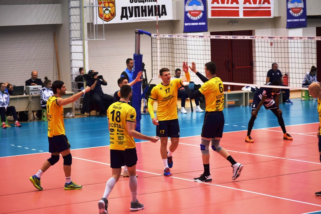 Волейболният отбор на Хебър Пазарджик остава начело в Суперлигата на