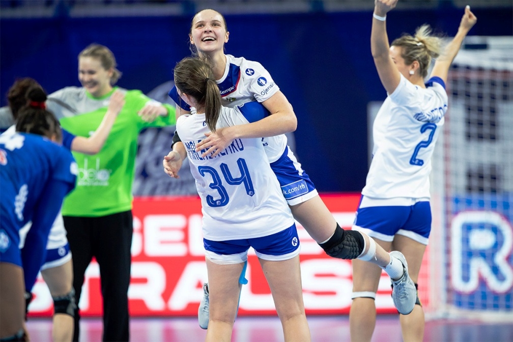 Олимпийският шампион по хандбал за жени Русия започна по страхотен