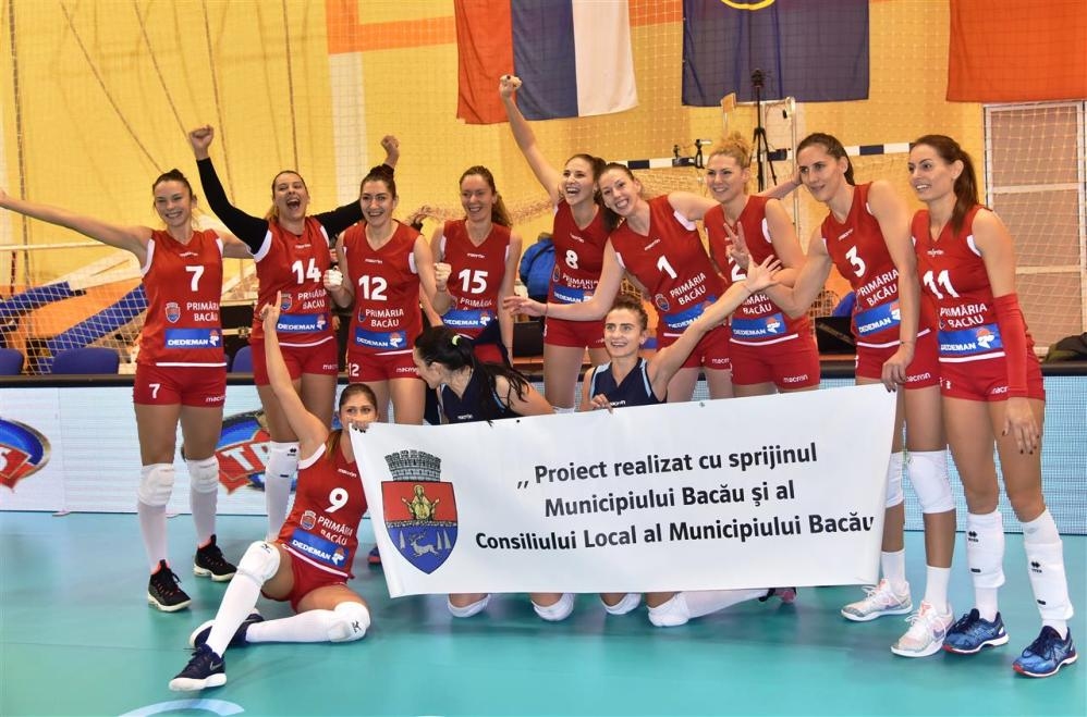 Румънският волейболен отбор на Щиинца Бакъу където играят три български