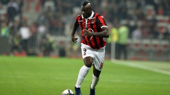 Италианският нападател Марио Балотели може да продължи кариерата си в