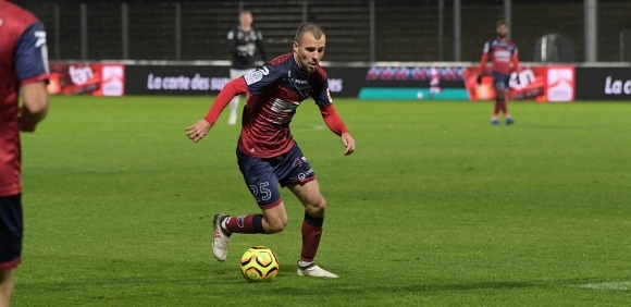 Българският футболист Мартин Кавдански остана резерва при победата на тима