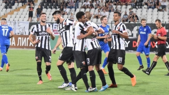 Закотвилият се на дъното в Първа лига Верея и Локомотив