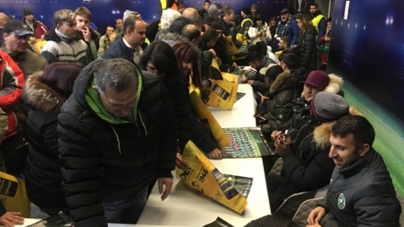 Стотици фенове на Лудогорец пренебрегнаха студа в Разград, подкрепиха отбора