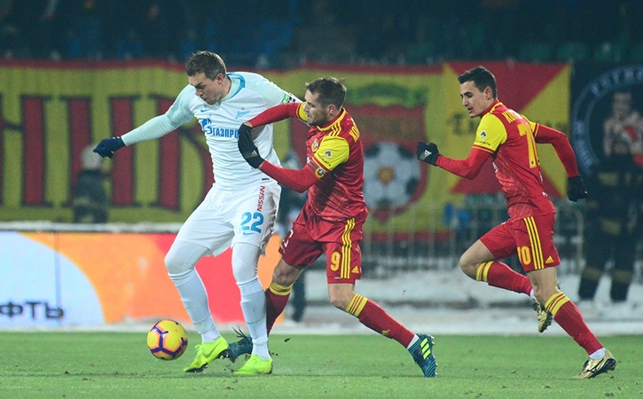 Българският полузащитник Георги Костадинов е един от тримата играчи на