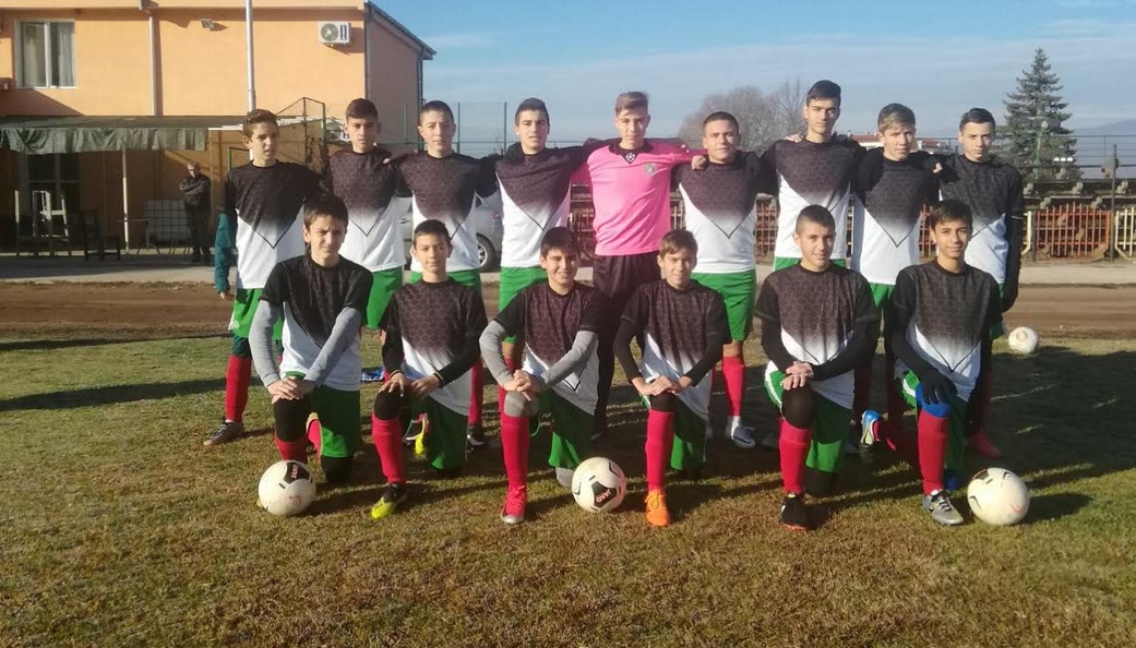 Детската футболна школа Мечетата загуби с 1 2 в престижна контрола