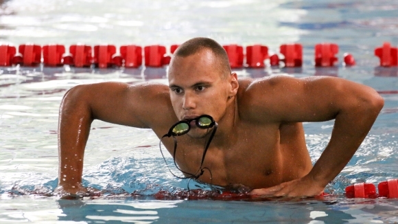 Антъни Иванов се класира за финала на 200 метра бътерфлай