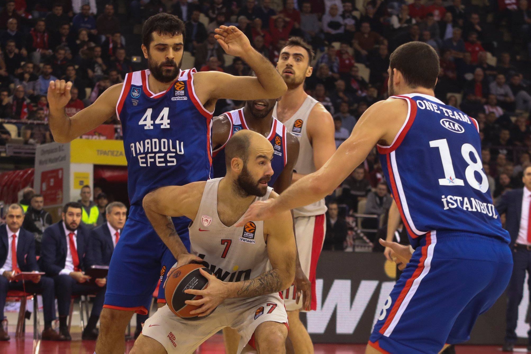 Олимпиакос постигна седма победа в Евролигата по баскетбол за мъже