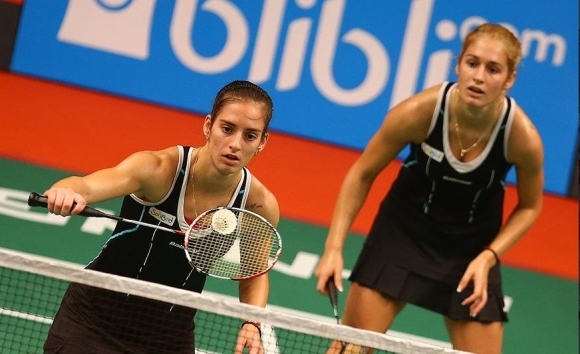 Европейските шампионки на двойки Стефани Стоева и Габриела Стоева допуснаха