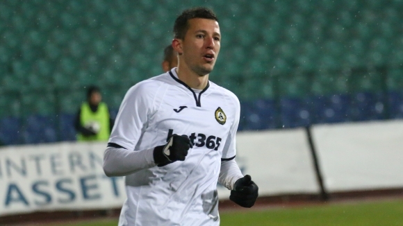 Нападателят на Славия Илиян Мицански реализира два гола при победата