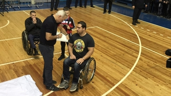 Легендата на българския футбол Христо Стоичков раздаде купища автографи вчера