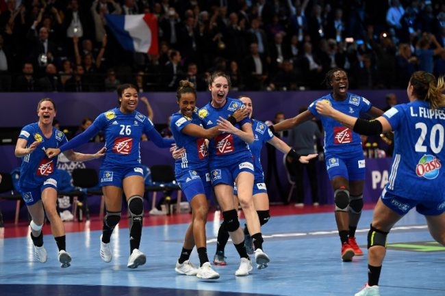 Световните шампионки по хандбал Франция прибавиха и европейската титла във