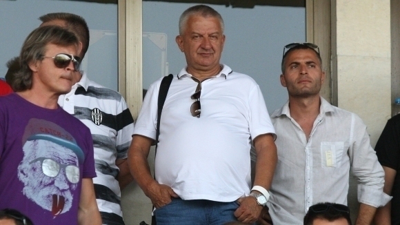 Собственикът на Локомотив Пловдив Христо Крушарски призна че е разговарял