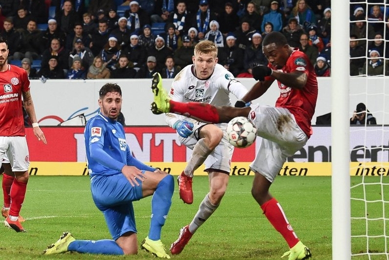 Хофенхайм не избяга от изключителния си малшанс и в последния