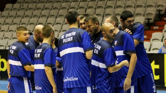 Мъжкият баскетболен тим на Спартак Плевен със старши треньор Александър Дяковски