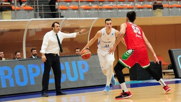 Българинът Йордан Минчев игра 4:46 минути за тима на Истанбул