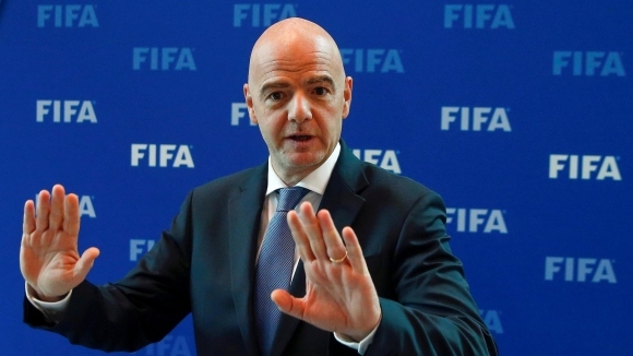 Международната футболна асоциация ФИФА е длъжна да увеличи отборите за
