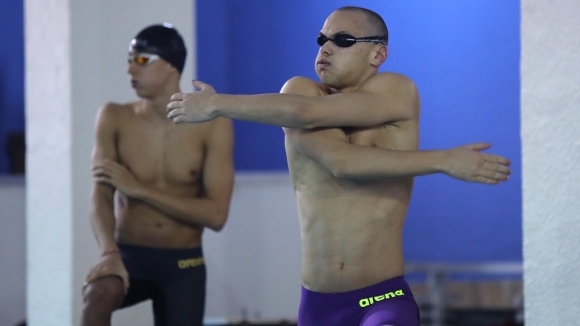Антъни Иванов тренира в плувен комплекс за 15 милиона долара