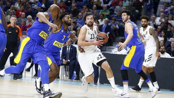 Защитаващият титлата си Реал Мадрид се наложи над гостуващия Макаби