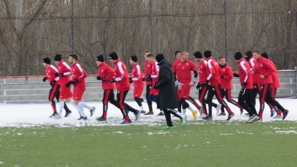 Кариана започна зимна подготовка със 17 футболисти от които само