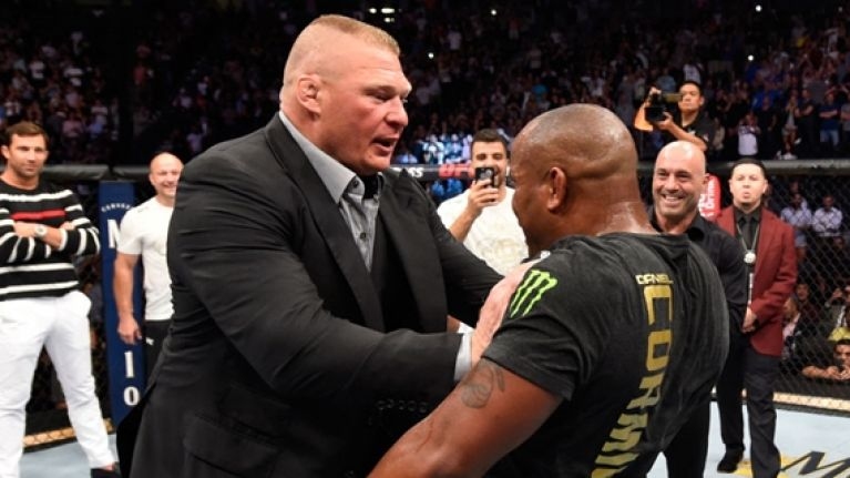 Бившият шампион на UFC в тежка категория Брок Леснар продължава
