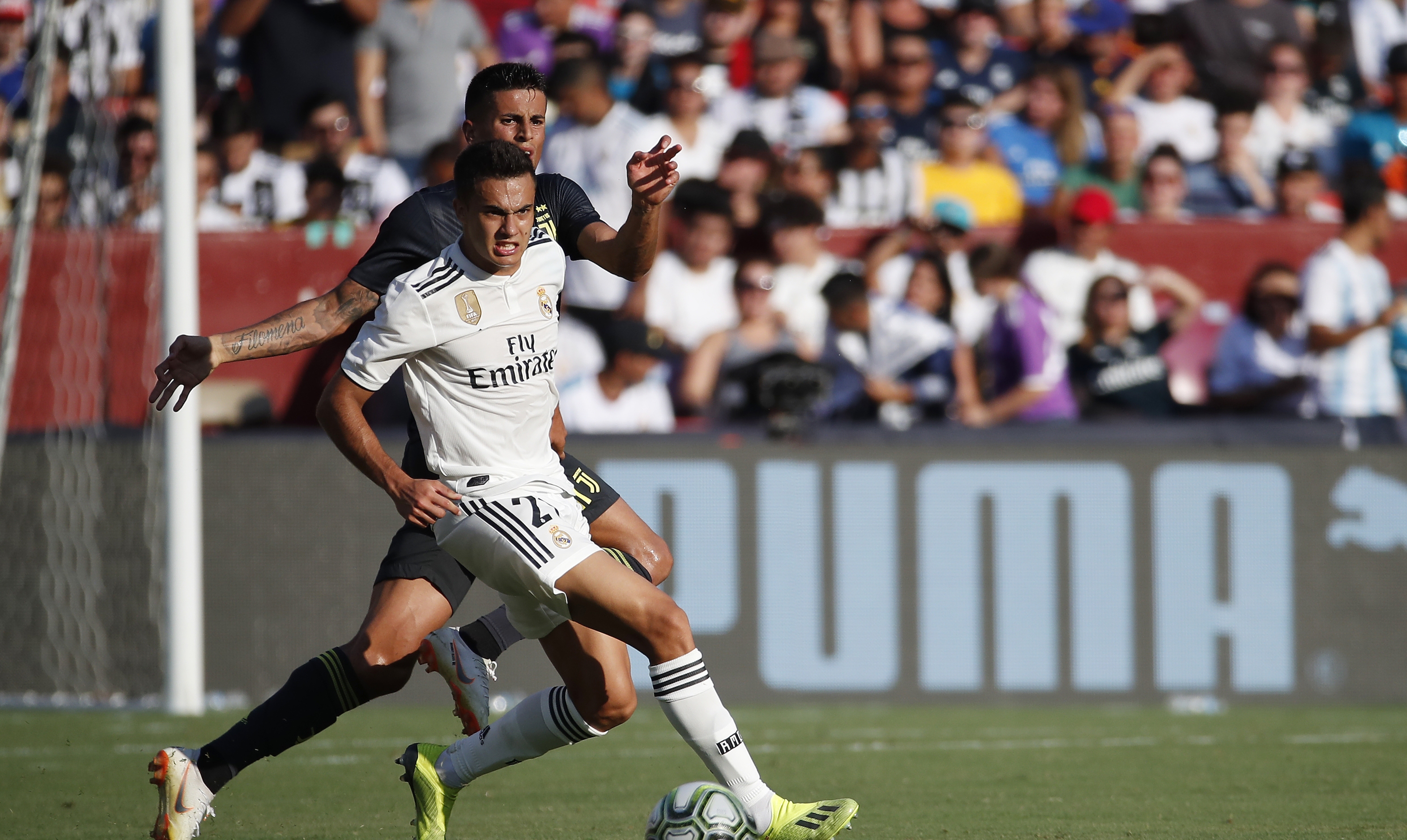 Младият защитник на Реал Мадрид Серхио Регилон използва социалните мрежи