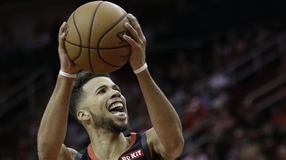 Хюстън трансферира Майкъл Картър Уилямс в Чикаго а в замяна получава