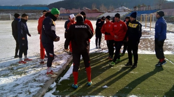 С 21 футболисти започна подготовка отборът на Марек Треньорът Цветан