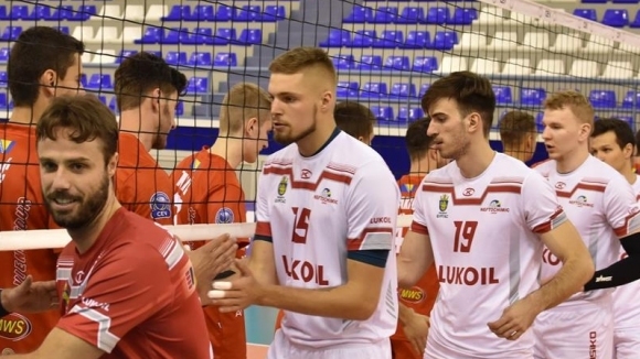 Освободеният от шампиона Нефтохимик 2010 Бургас руски диагонал Дмитрий Яковлев