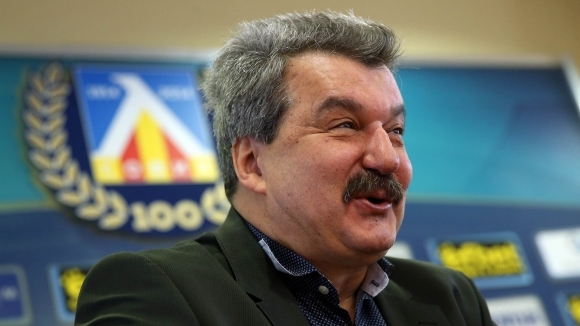 Бившият президент на Левски Тодор Батков изрази съмнение че бизнесменът