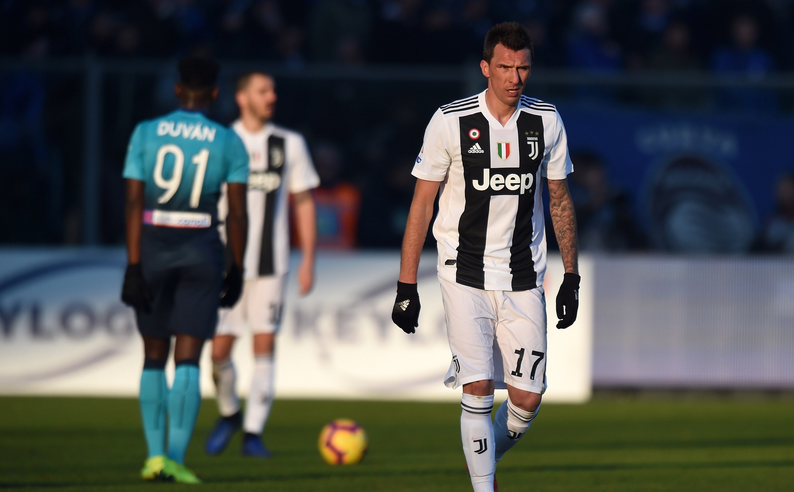 Титулярният нападател Марио Манджукич е получил травма по време на