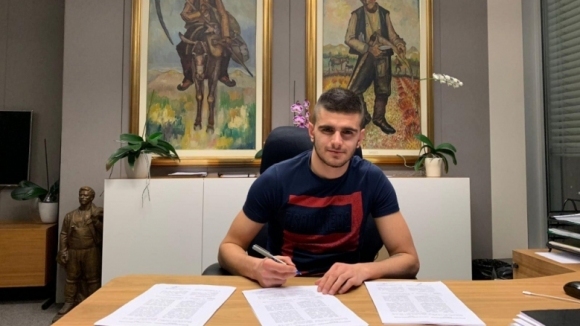 ЦСКА-София се похвали с подписването на нов договор със защитника