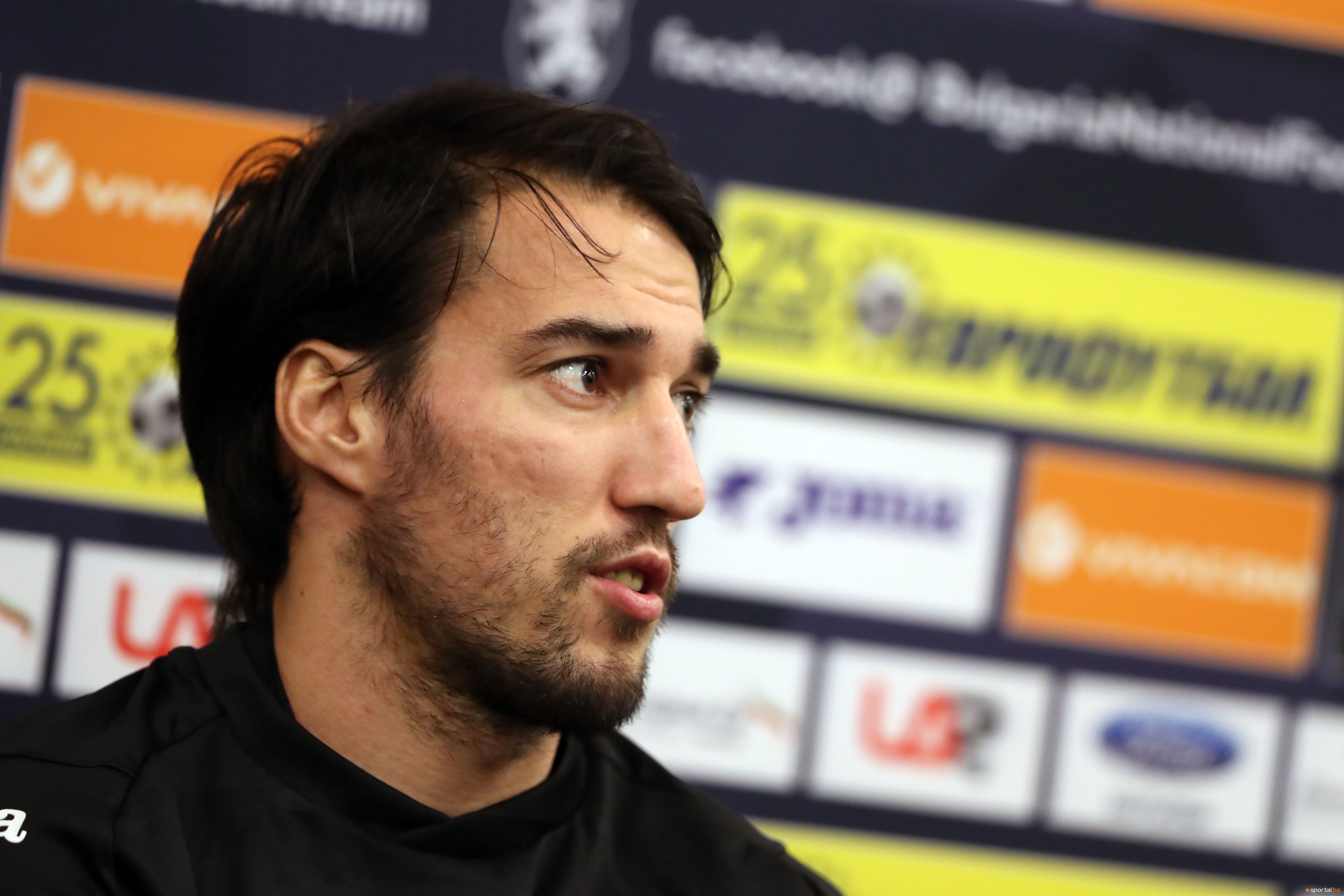 Три са основните варианти пред българския национал Ивелин Попов за