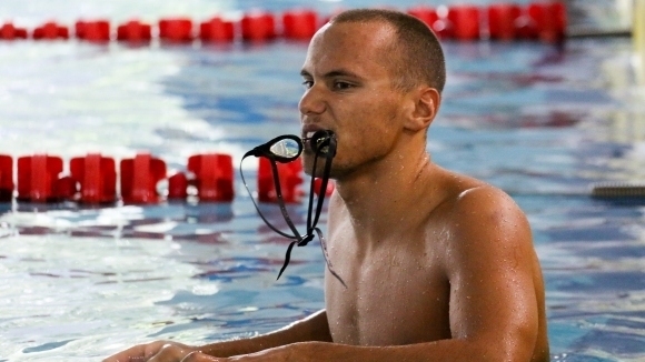 Най-добрият български плувец Антъни Иванов започна с победа новата година