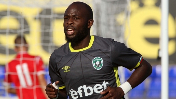 15 ият във Висшата лига Бърнли проявява сериозен интерес към крилото