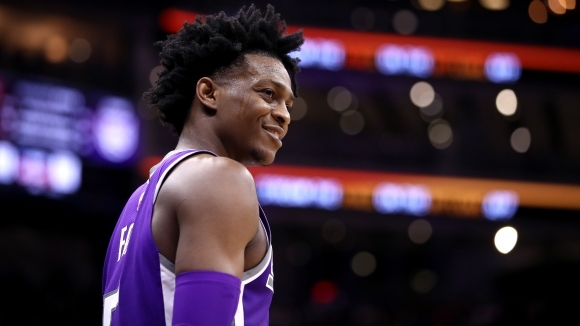 ДеАарън Фокс изглежда се чувства все по добре и по уверено в