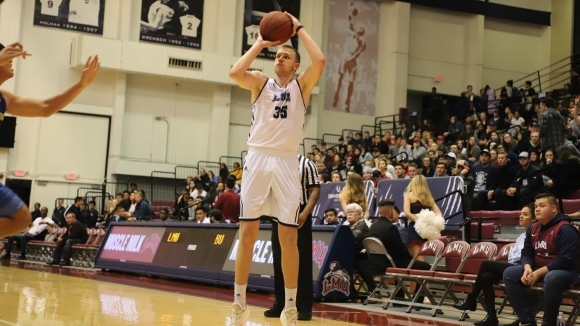 Какво ли е да си самичък на 10 000 километра