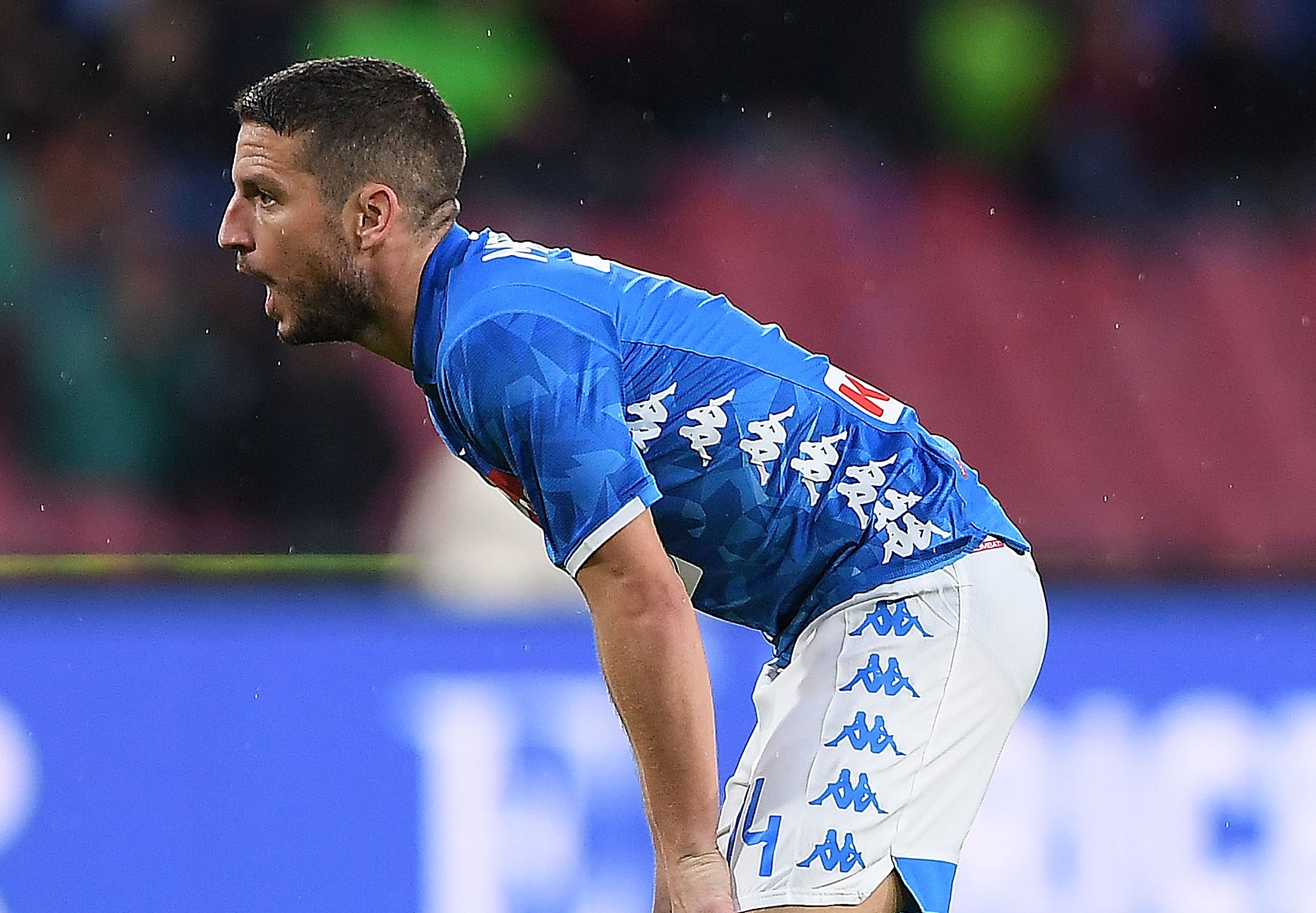 Нападателят на Наполи Дрис Мертенс е под въпрос за сблъсъка