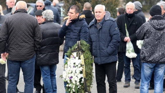 Бившият национал Бончо Генчев беше един от първите които пристигна