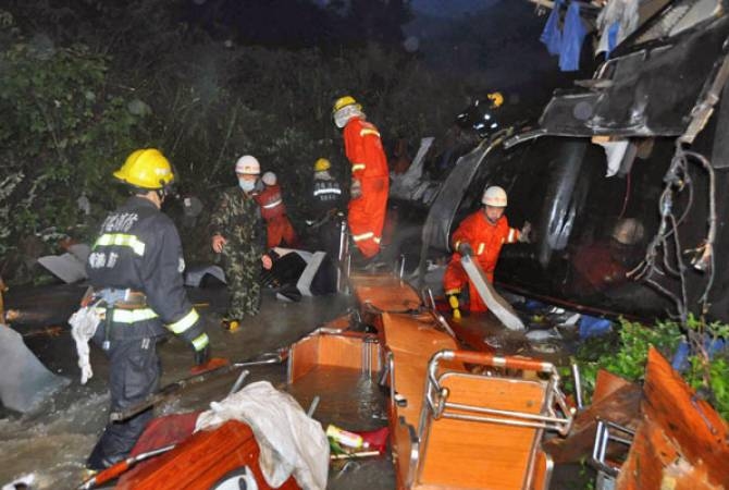 Автобус е паднал от 130 метра височина в Боливия загинали