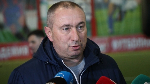Българският специалист Станимир Стоилов отхвърли информациите че ще поеме националния