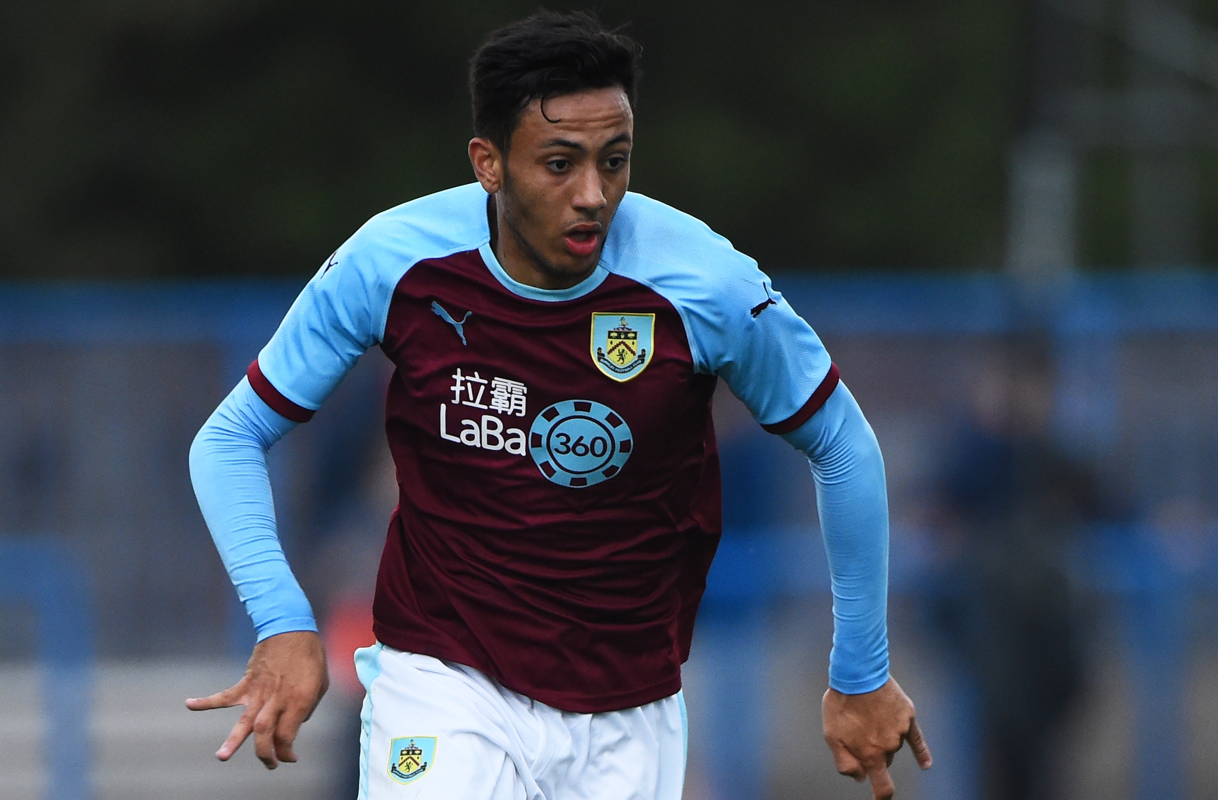 Крилото Дуайт Макнийл подписа нов договор с Бърнли потвърдиха от