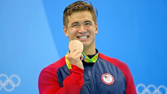 Петкратният олимпийски шампион по плуване Нейтън Ейдриън съобщи че е