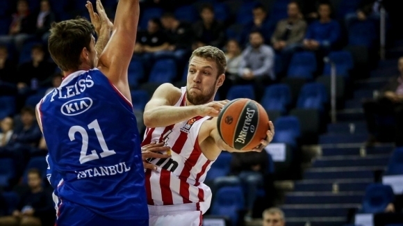 Олимпиакос постигна девета поредна победа в гръцкото баскетболно първенство след